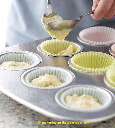 ingredientes para preparar cupcakes mezcla