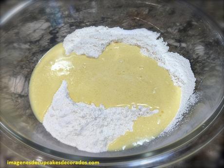 ingredientes para preparar cupcakes harina