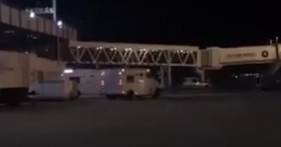 Aníbal Fernandez publicó un video que muestra como cargan dólares para USA en Ezeiza vía American Airlines