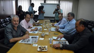 Acordaron un plan para descontaminar el Limay