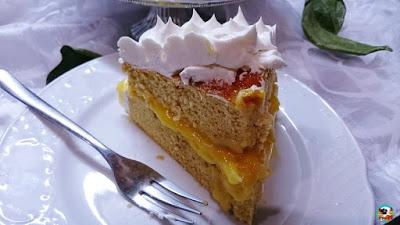 Tarta de naranjas y nata