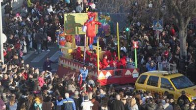 LOS NIÑOS POBRES, CON POLAR ROJO