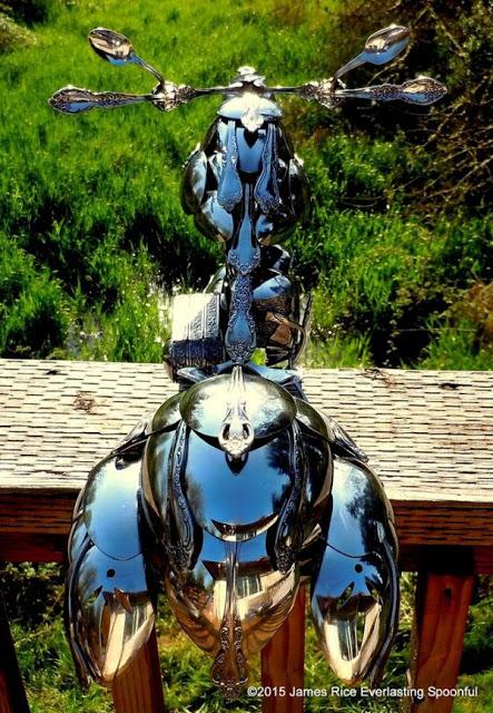 Espectaculares motocicletas hechas exclusivamente con cucharas dobladas