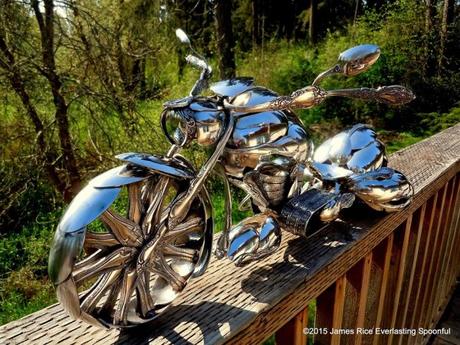 Espectaculares motocicletas hechas exclusivamente con cucharas dobladas