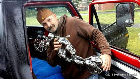 Espectaculares motocicletas hechas exclusivamente con cucharas dobladas