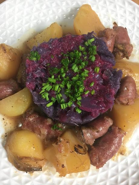 Salchichas Frescas Con Patatas Y Lombarda