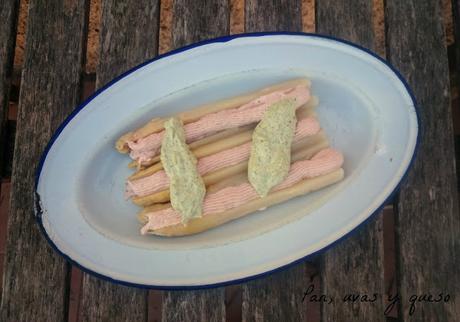 Espárragos rellenos de crema de salmón