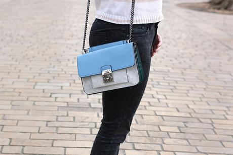Sencilla con un jersey a rayas