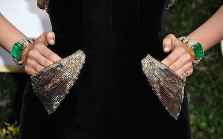 blake lively globos de oro brazaletes