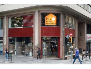 El edificio que alberga nuestra tienda de lámparas en Barcelona tiene historia