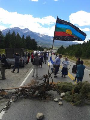 Lof Cushamen: Elisa Ose informando a la Comunidad sobre la represión de Gendarmería (Video)