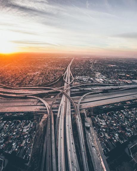 Imágenes tomadas desde muy alto de Los Ángeles al atardecer y al amanecer