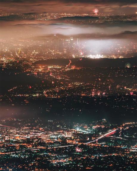Imágenes tomadas desde muy alto de Los Ángeles al atardecer y al amanecer