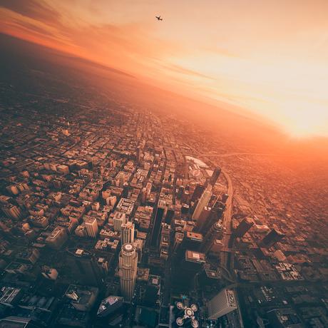 Imágenes tomadas desde muy alto de Los Ángeles al atardecer y al amanecer