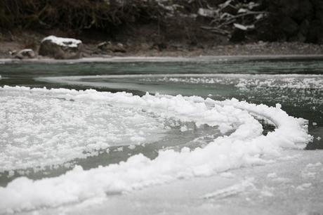Un gigante círculo de hielo aparece brevemente en un río de Washington