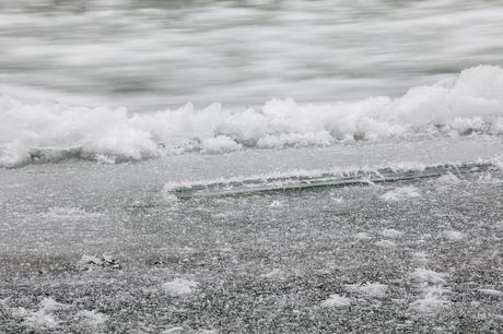 Un gigante círculo de hielo aparece brevemente en un río de Washington