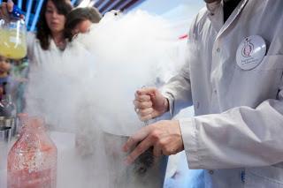 Experimentos, música, reptiles, robots y paracaídas para pasar un verano a pura ciencia