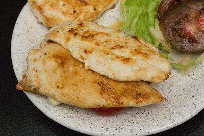 Bocadillo fit de pollo y ensalada