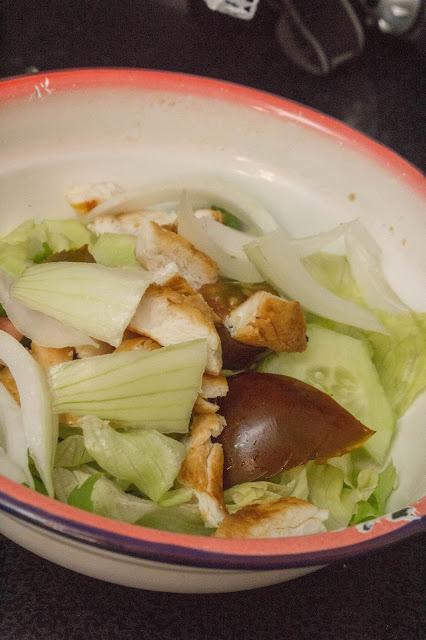 Bocadillo fit de pollo y ensalada