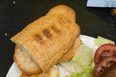 Bocadillo fit de pollo y ensalada