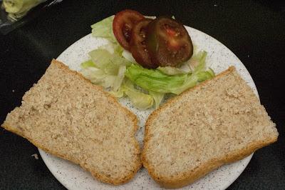 Bocadillo fit de pollo y ensalada