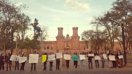 Protestan frente a Centro de las Artes en contra de las irregularidades