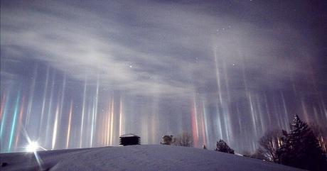 Testigo captura fotografías de unos misteriosos «pilares de luz» en el cielo de Ontario, Canadá