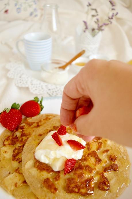 Pancakes de manzana, desayuno de domingo en Letonia