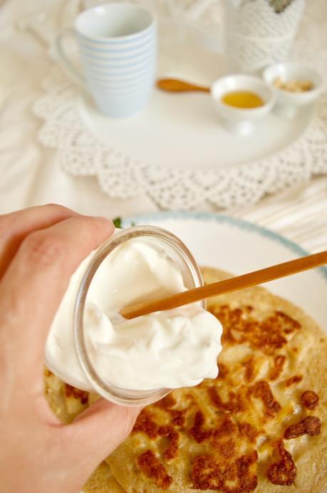 Pancakes de manzana, desayuno de domingo en Letonia