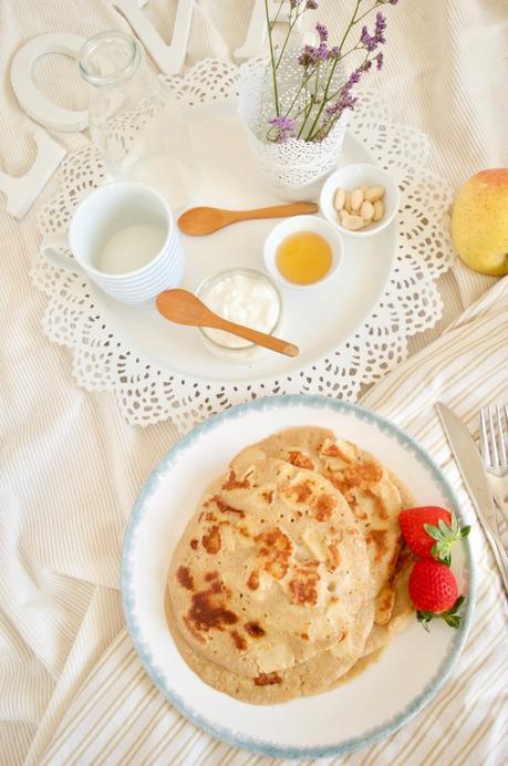 Pancakes de manzana, desayuno de domingo en Letonia