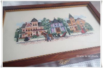 JARDIN PRIVÉ: HISTOIRES DE MOUTONS II, más cajas con punto de cruz y regalos de cumpleaños.