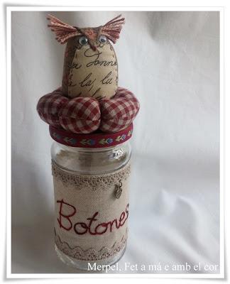 JARDIN PRIVÉ: HISTOIRES DE MOUTONS II, más cajas con punto de cruz y regalos de cumpleaños.