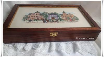 JARDIN PRIVÉ: HISTOIRES DE MOUTONS II, más cajas con punto de cruz y regalos de cumpleaños.