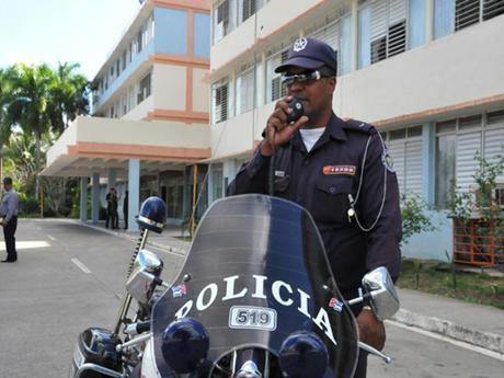 En Santiago de Cuba: la Policía canta reguetón
