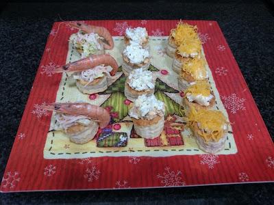 CANAPÉS VARIADOS Y SALADITOS DE HOJALDRE