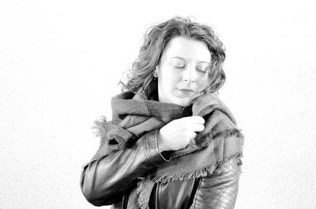 Cómo combinar el caqui con negro