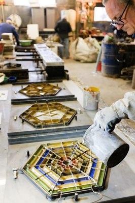 ¿Cómo se fabrica la mesa auxiliar Riad? ¿Cómo se fabrica la mesa auxiliar Riad?