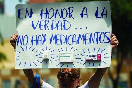 ESCÁNDALO: Médicos cubanos trafican medicamentos vencidos hacia Venezuela