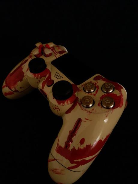 ¡No te pierdas este espectacular DualShock basado en Resident Evil!: dientes,dedos...