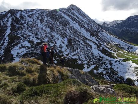 Ruta a Peña Melera y Los Pandos: Bajando de Peña Melera