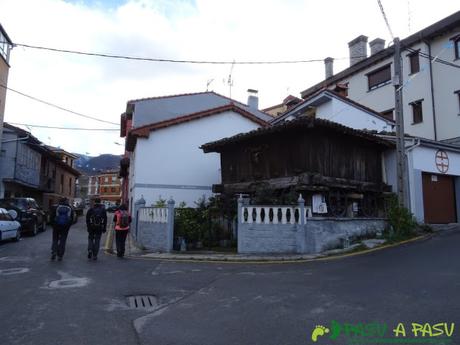 Ruta a Peña Melera y Los Pandos: Atravesando Felechosa hacia la Capilla de la Virgen de las Angustias