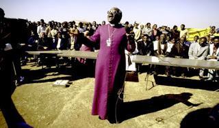 Desmond Tutu en el funeral de Duduza de 1985.