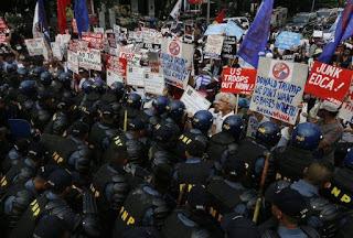Inauguration Day: de fuegos artificiales hackeados a gas pimienta