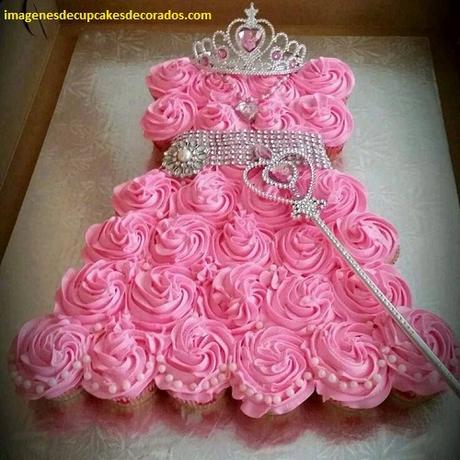 como formar un pastel con cupcakes bodas