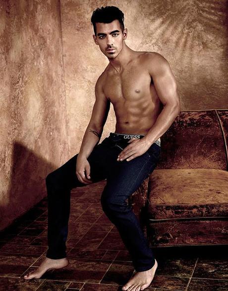 JOE JONAS se desnuda con GUESS