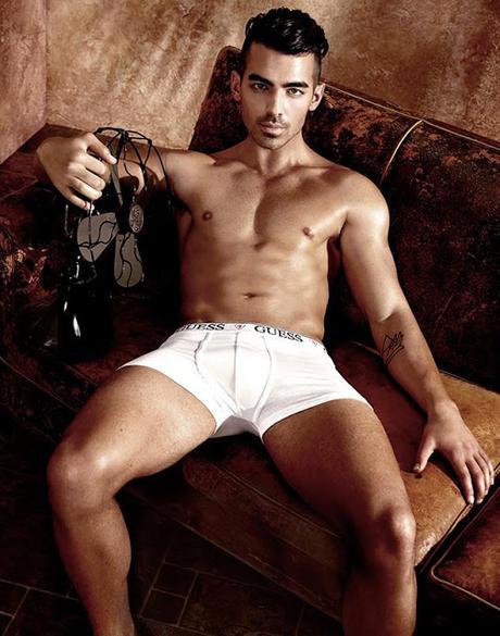 JOE JONAS se desnuda con GUESS