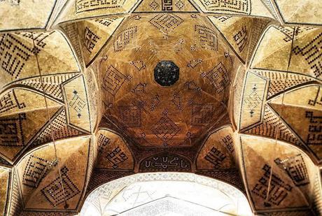 Bajo los techos de las mezquitas de irán Bajo los techos de las mezquitas de irán