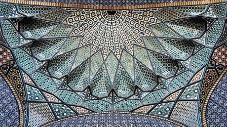 Bajo los techos de las mezquitas de irán Bajo los techos de las mezquitas de irán