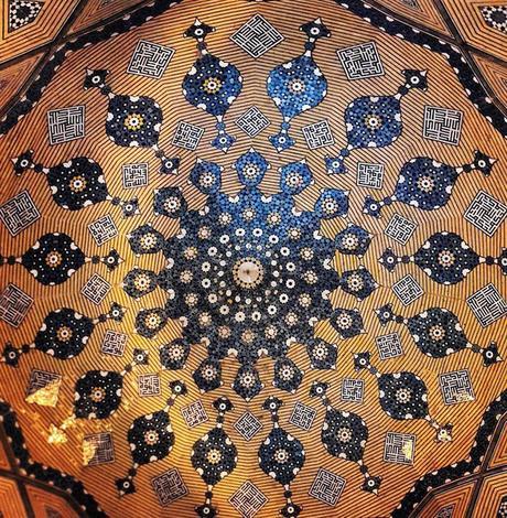 Bajo los techos de las mezquitas de irán