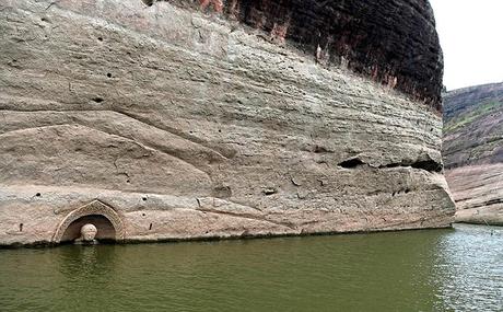 Buda de 600 años de antigüedad emerge de un lago en China